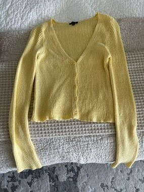 Dynamite Pale Yellow Ribbed V-Neck Button-Up Sweater